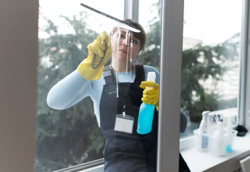Nettoyage de vitres intérieures et extérieures à Val d'Oronaye